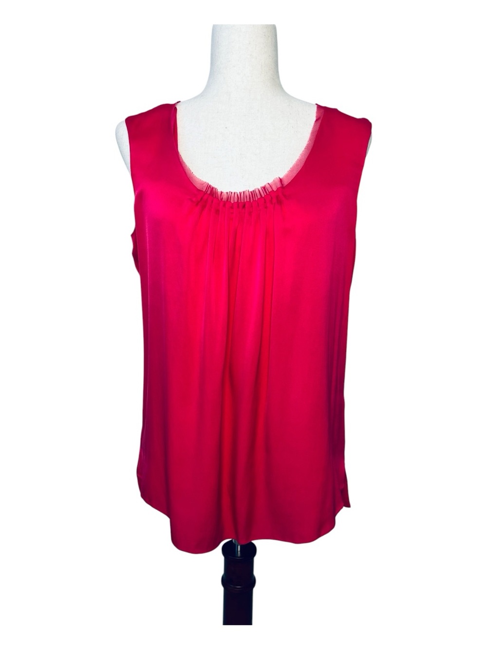 Elie Tahari Silk Hot Pink Sleeveless Scoop Neckline Blouse Size Medium